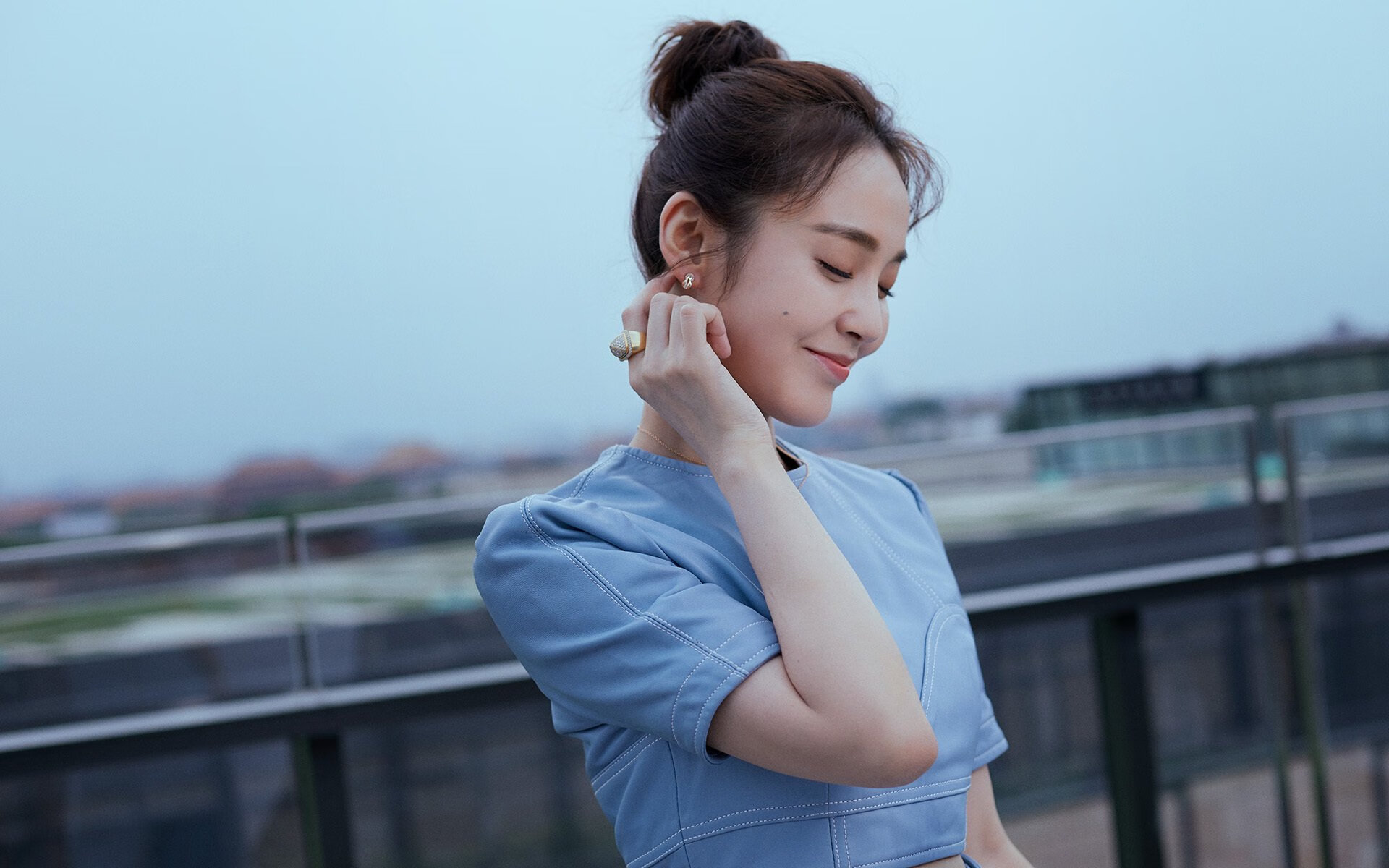 阳光水上篮球赛，激烈拼抢热情满满，水上公园篮球场