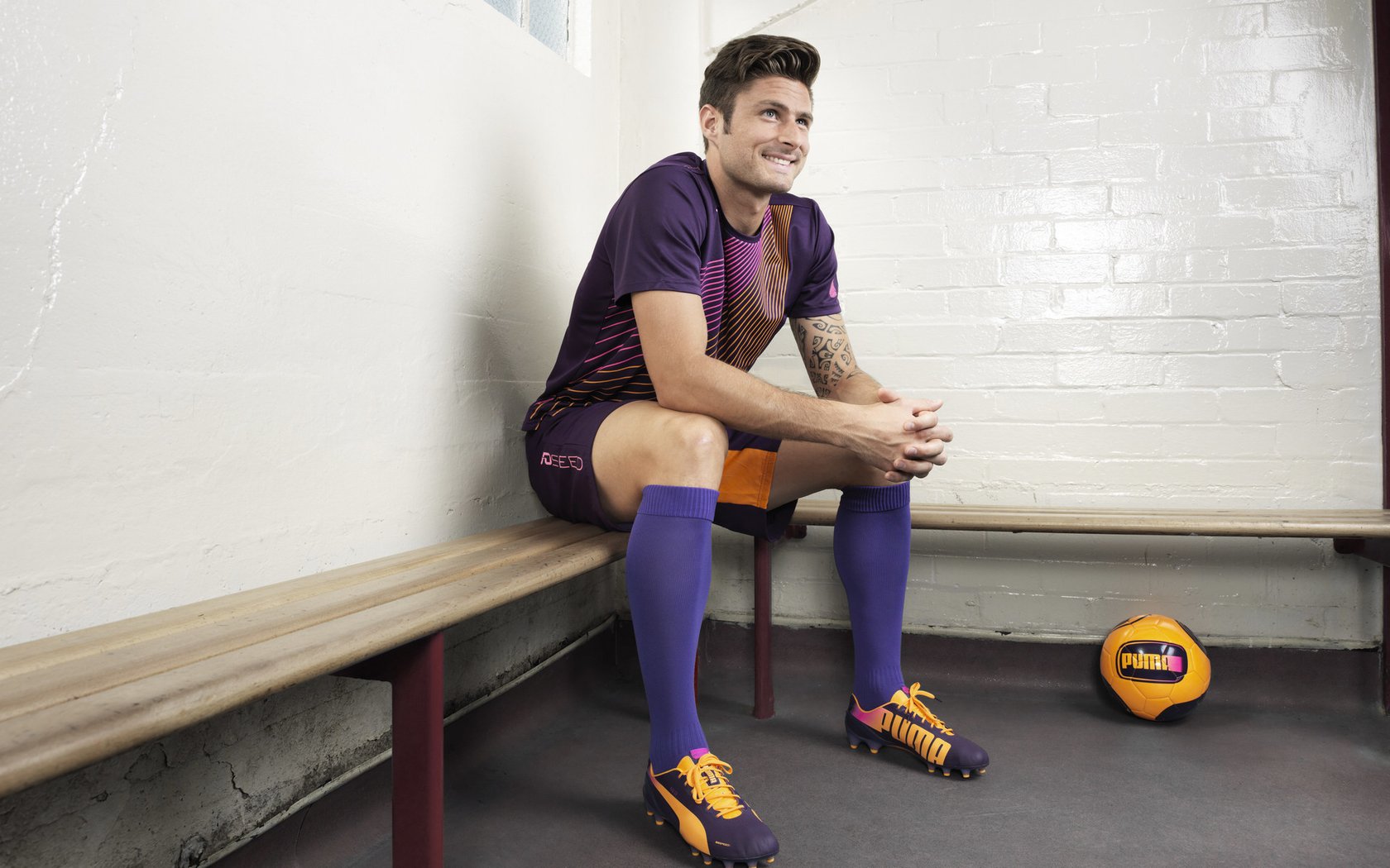 “中国足球俱乐部海外交流合作频繁”，中国足协规划外籍球员