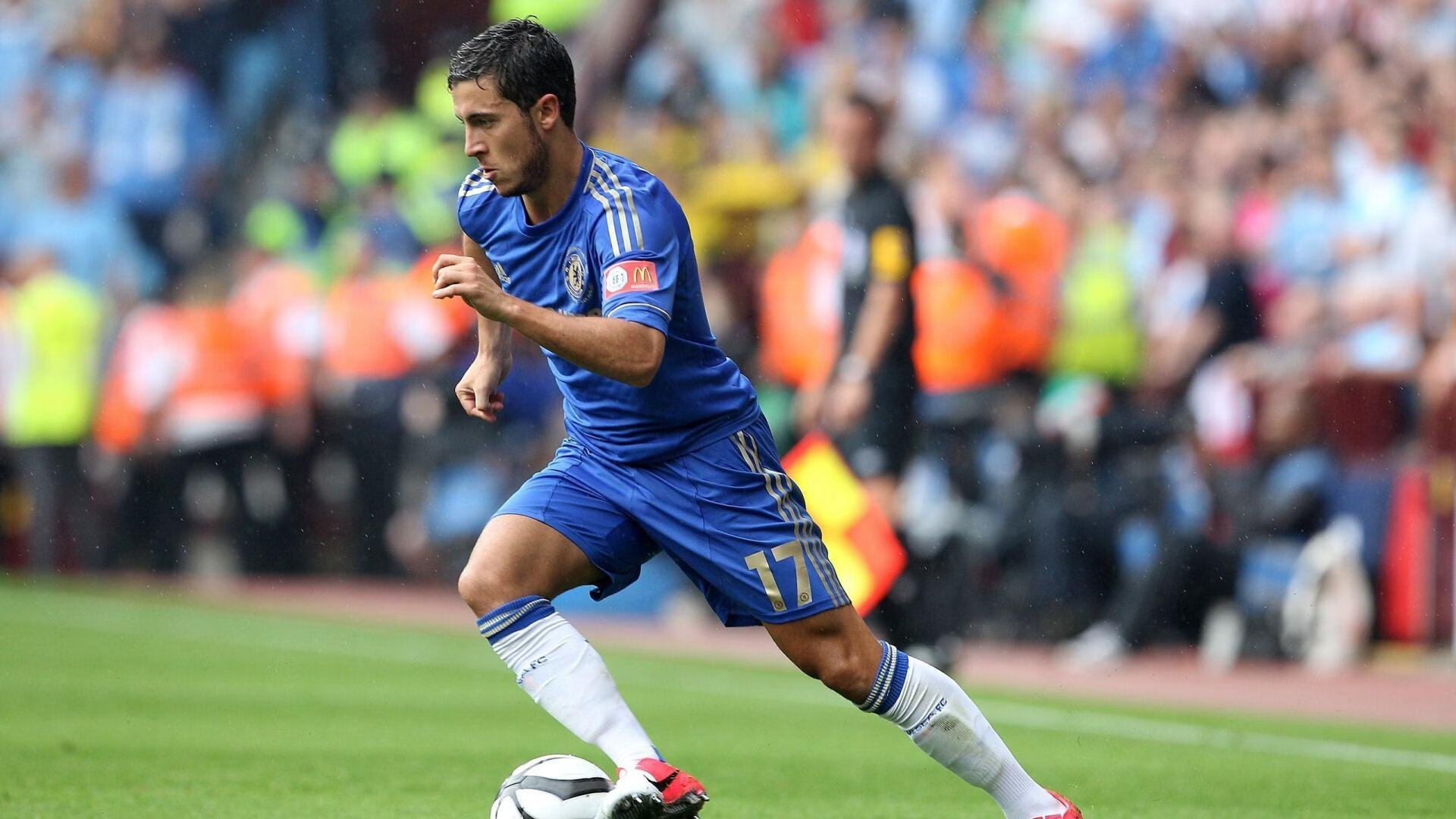 队员个性展现:欧冠比赛中的精彩场外花絮,欧冠人员